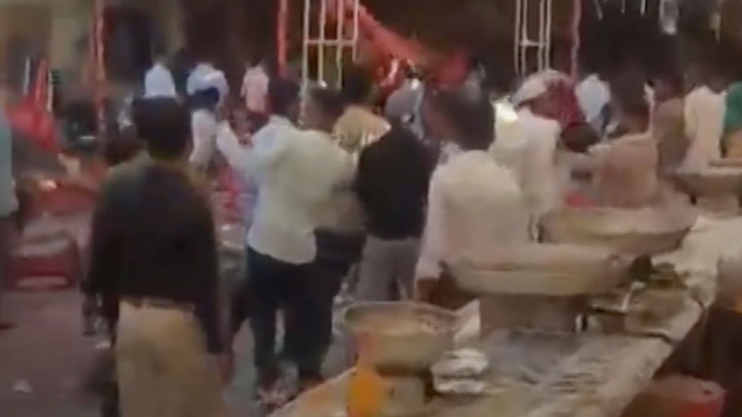 शादी में हुआ बवाल, दहेज विवाद के बाद भिड़े दोनों प