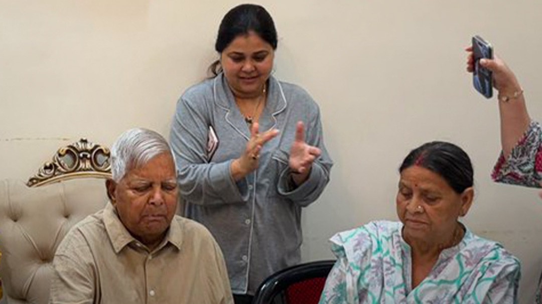 पटना में परिवार संग लालू यादव ने मनाया 79वां जन्मदिन