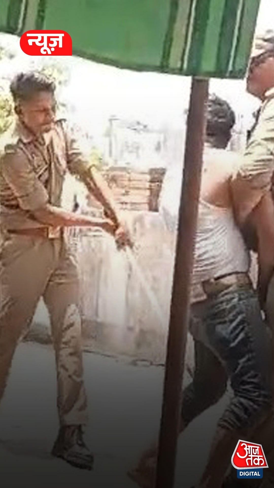 Gonda: लड़के की पिटाई का वीडियो वायरल, पुलिसकर्मियों की भूमिका की जांच शुरू
