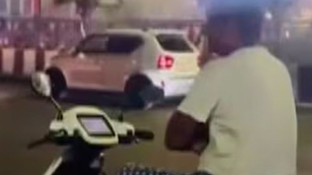 Scooty Stunt Lucknow Viral Video