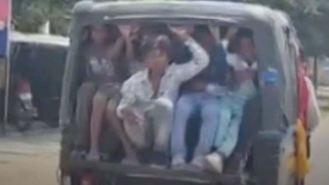 6a342498e5b30-kannauj-auto-crowded-viral-180211358-16x9.jpg