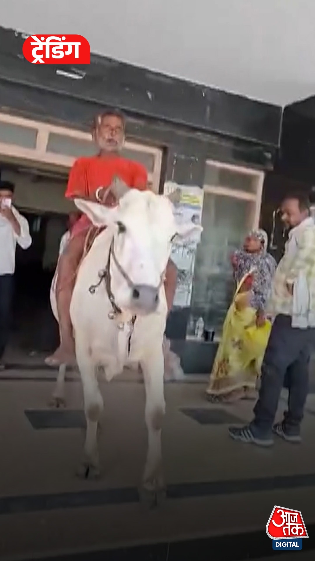 महाराष्ट्र के चंद्रपुर में कर्जमाफी के लिए किसान ने चुना बेहद अनोखा अंदाज!