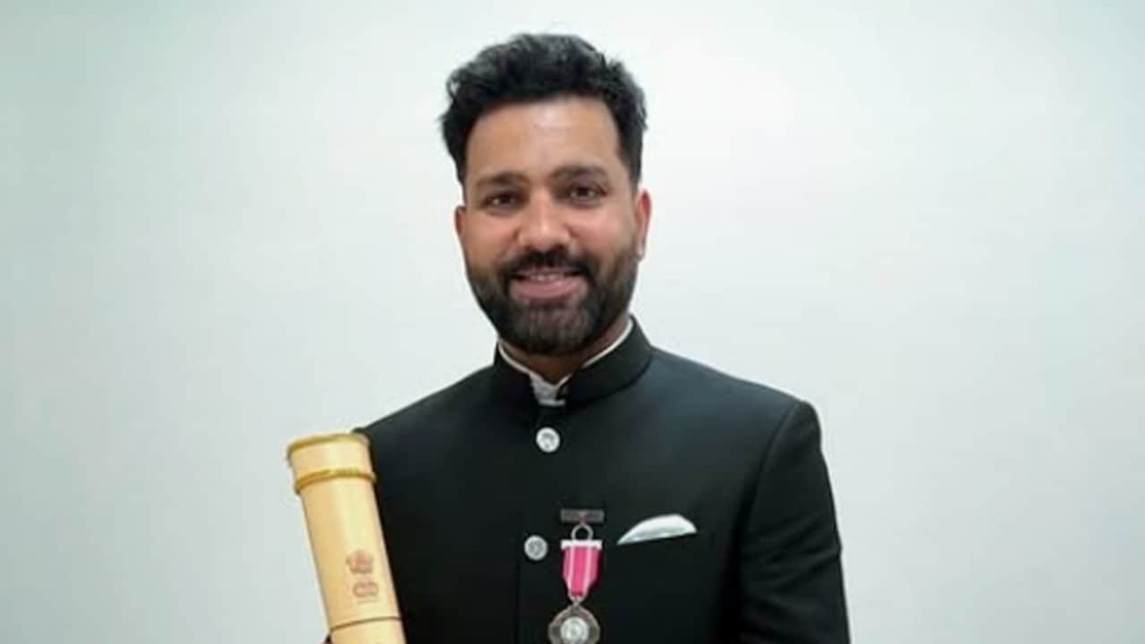 पूर्व कप्तान रोहित शर्मा को मिला पद्मश्री सम्मान
