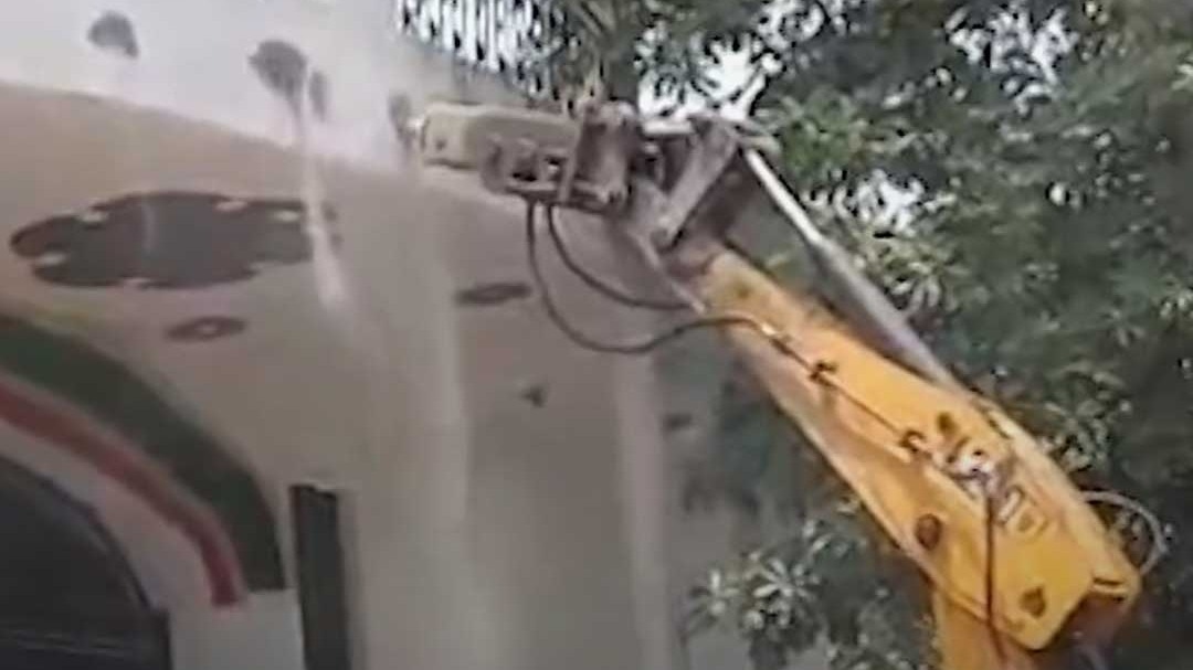 Multi story mazar demolished by up administration in ghaziabad