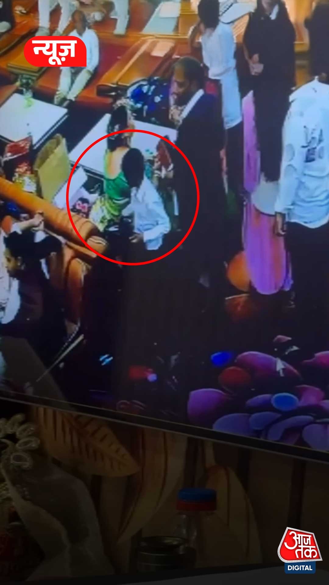 Cash and Jewelry Bag Theft Viral CCTV Video