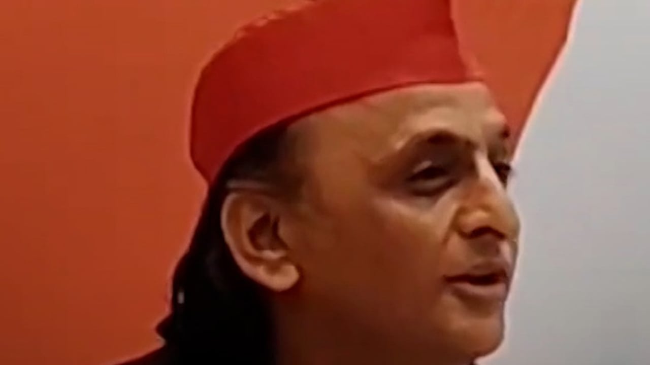 अखिलेश यादव ने अपने जन्मदिन पर सुनाई खास कविता!