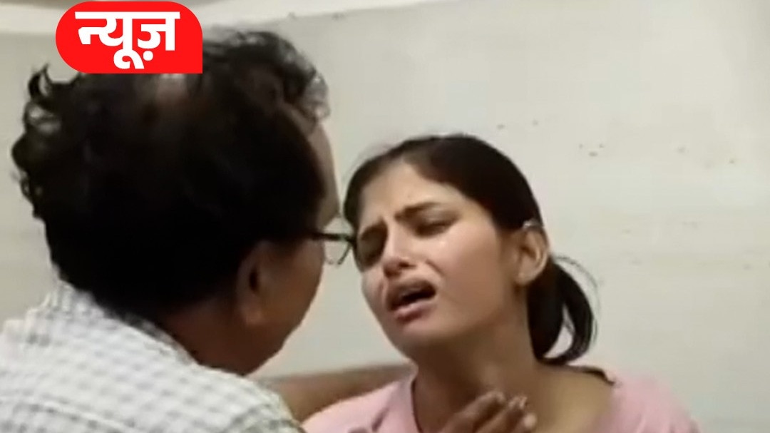 हापुड़ में ब्रांडेड पानी की बोतल में निकला तेजाब!