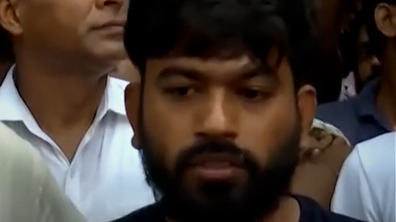 दिपके ने सोनम से हंगर स्ट्राइक खत्म करने की अपील की