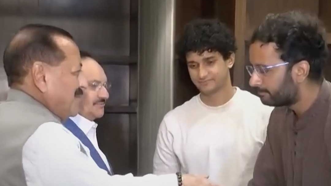 Nadda and CJP Handshake
