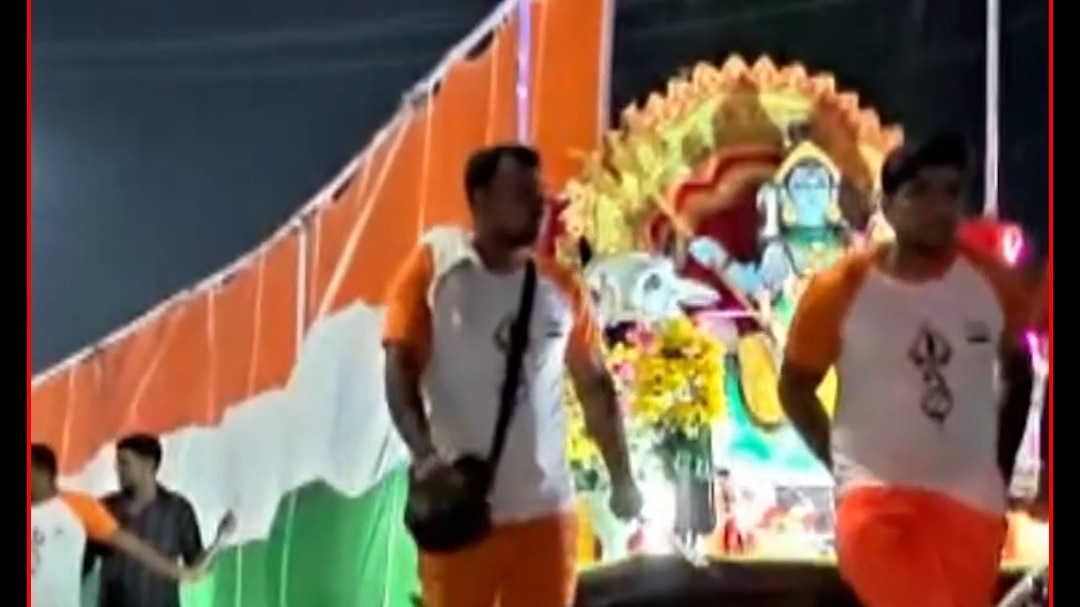 tricolor kanwar attracts attention