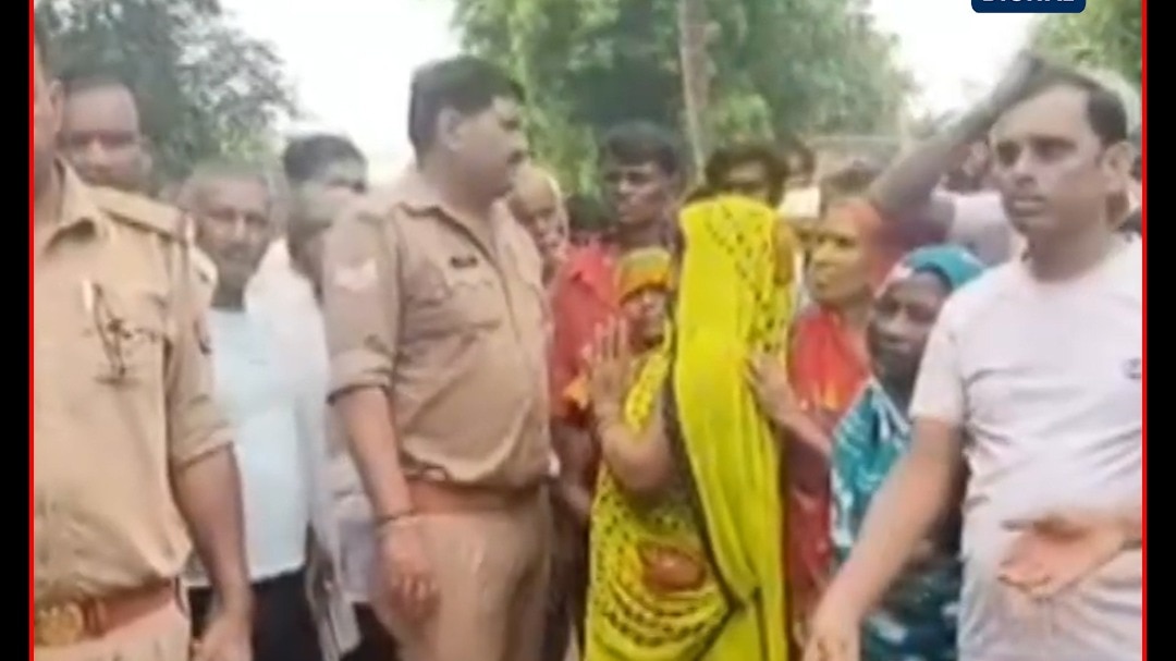 mahoba villagers place woman body