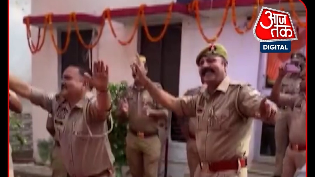 baghpat police constables dance