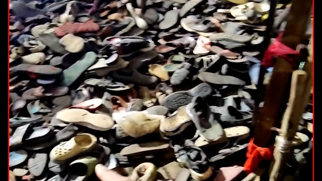 chatgpt helps man find slippers