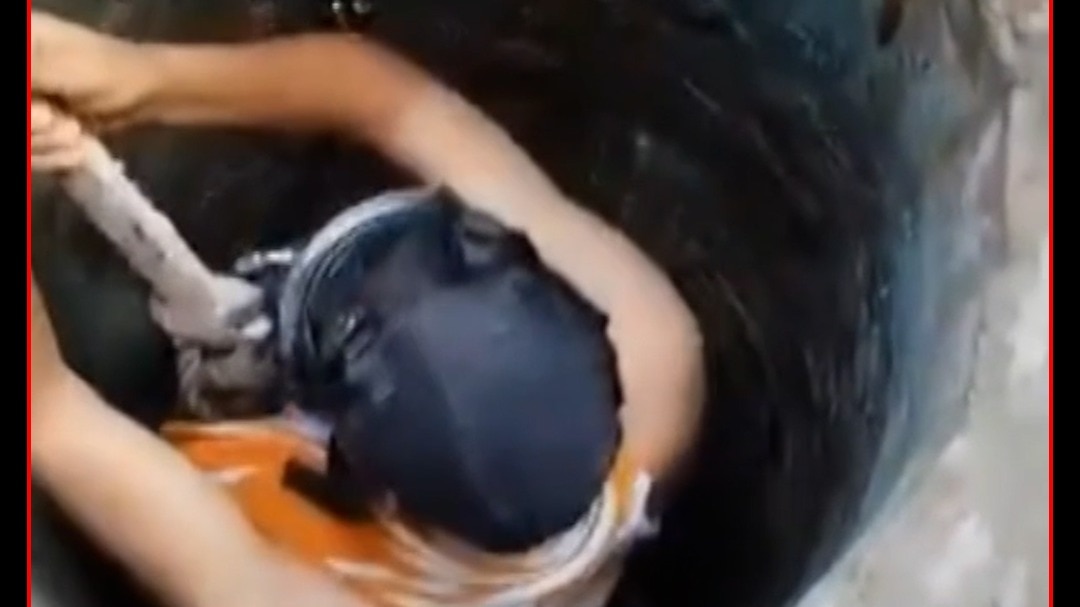 farrukhabad girl falls into 50 foot well