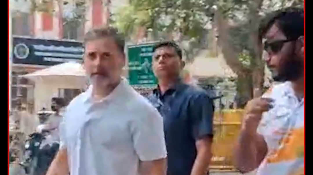 rahul gandhi visits delhi