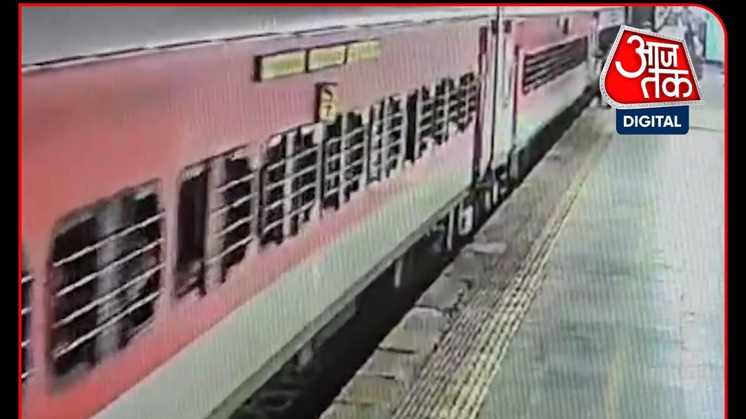 rpf constable saves passenger