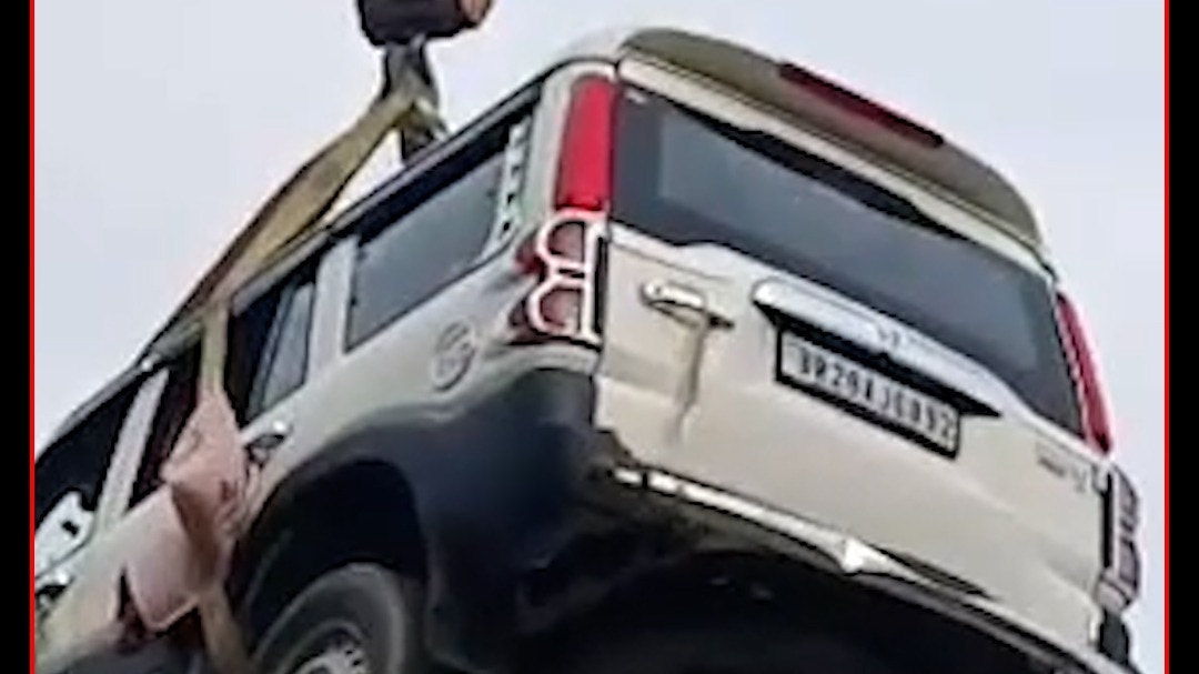 gopalganj scorpio rooftop crane viral video