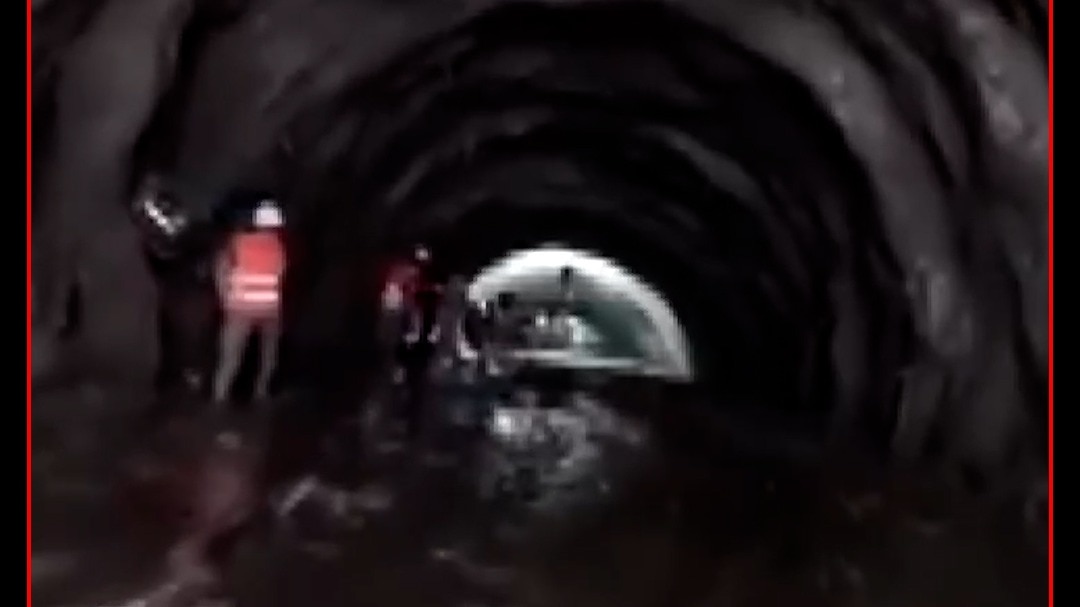 nepal flood chinese citizen