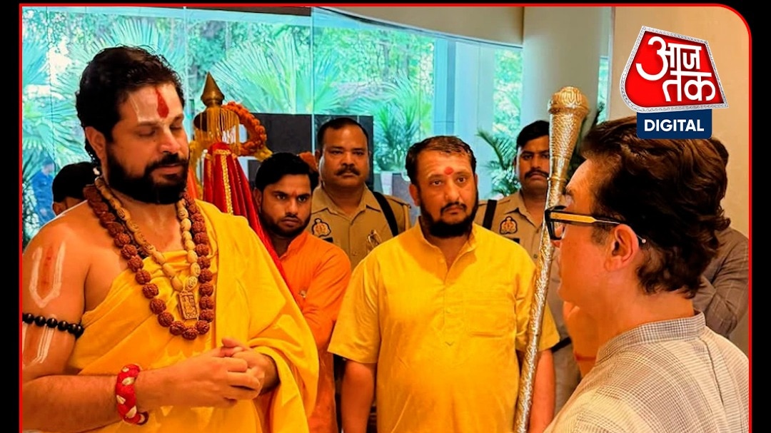 Aamir Khan meets Hindu spiritual guru