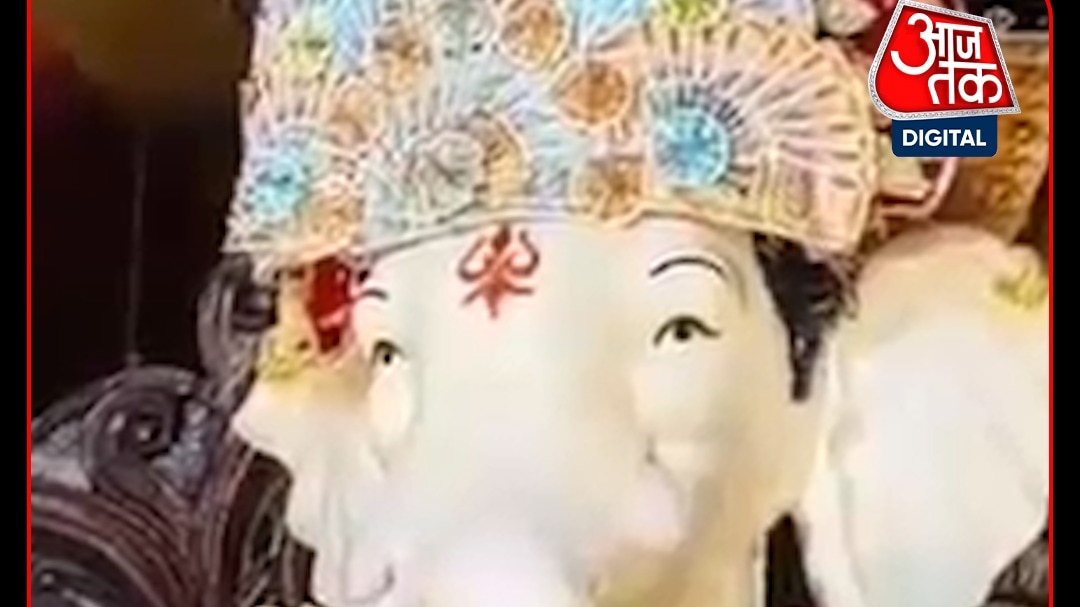 ganpati decorate vwith notes