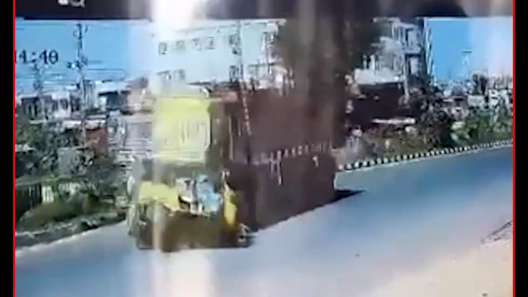 two women die after auto collides with lorry