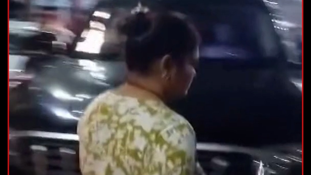 auraiya woman breaks scorpio 