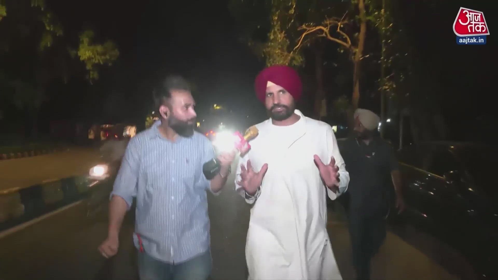 Rahul Gandhi and Priyanka Gandhi detained during protest in Delhi.