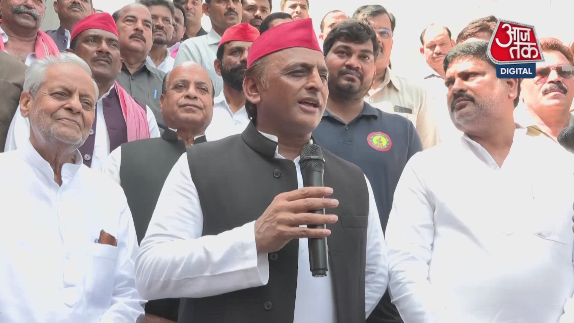 Akhilesh Yadav targets UP government on Jayaprakash Narayan anniversary and JPNIC issue.