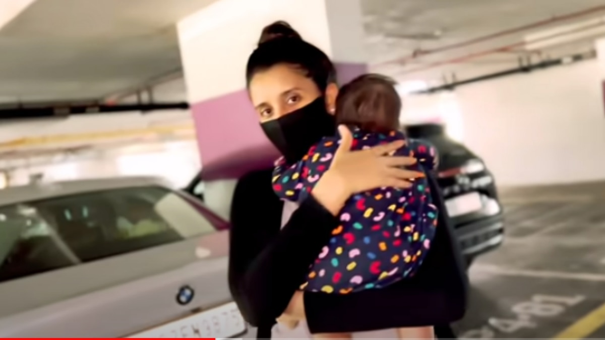 चारु असोपा अपनी बेटी के साथ