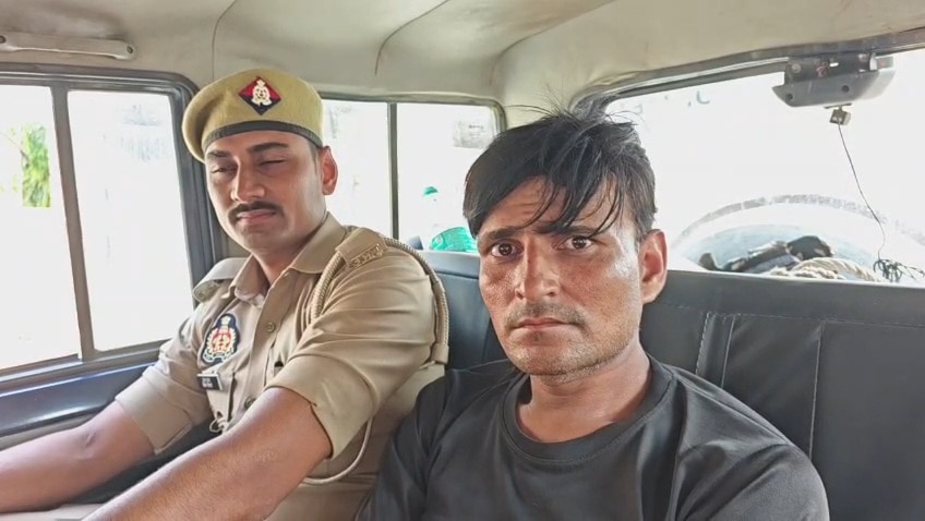 पुलिस की गिरफ्त में आरोपी.