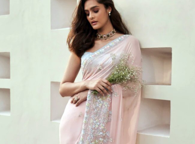 मानुषी छिल्लर मानुषी छिल्लर