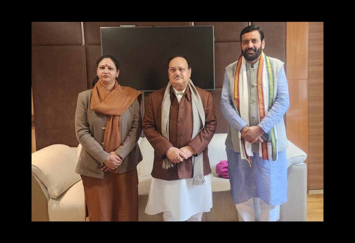 जेपी नड्डा के साथ नायब सिंह सैनी और उनकी पत्नी सुमन सैनी (फोटो: इंस्टाग्राम)