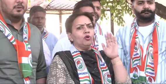 महिला कांग्रेस प्रमुख दीपा दुबे.