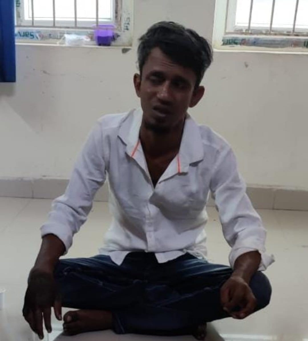 पुलिस की गिरफ्त में आरोपी.