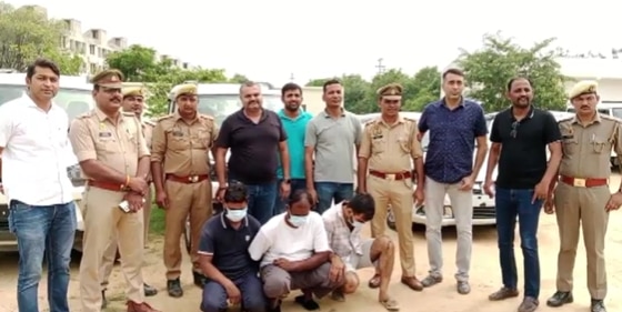 पुलिस की गिरफ्त में आरोपी.