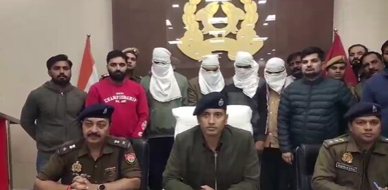 पुलिस की गिरफ्त में आरोपी.