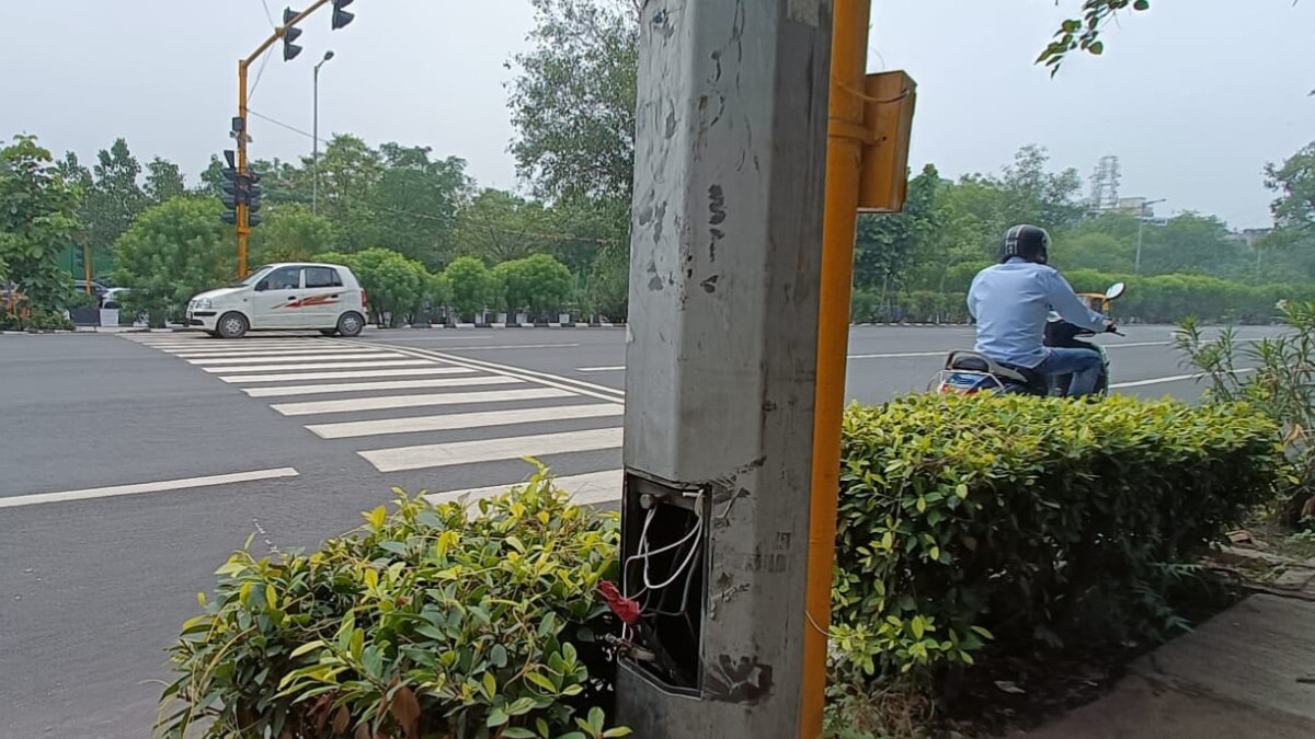 बिजली पोल