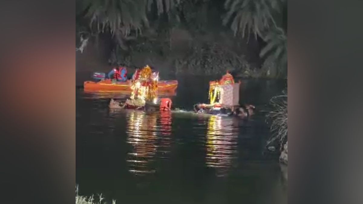 agar malwa news jaljhulni Ekadashi dol gyaras celebrated in soyatkalan with jal vihar in kanthal river