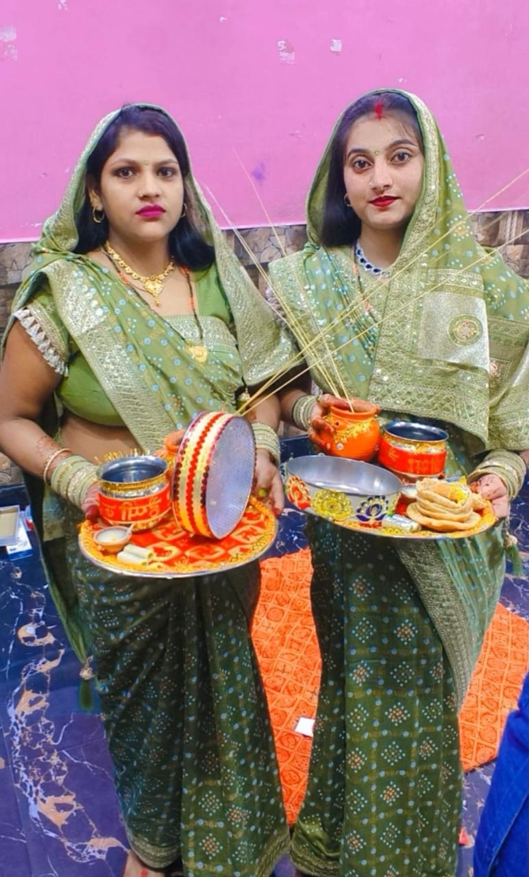 दोनों पत्नियां मिलजुलकर साथ रहती हैं.