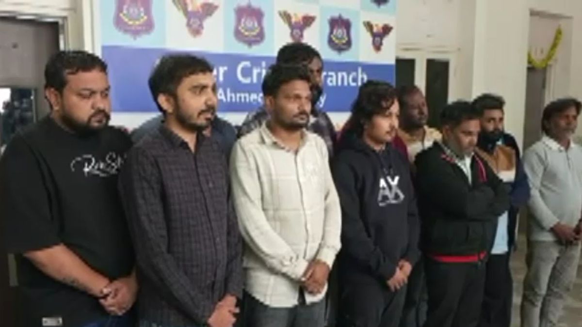ahmedabad 82 year old man digitally arrest online fraud 7 crore