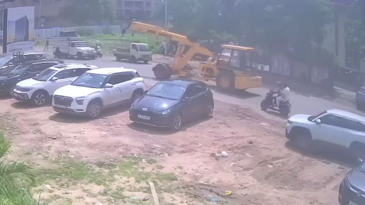 ahmedabad crane accident 19 year old college student killed cctv ahmedabad crane accident 19 year old college student killed cctv