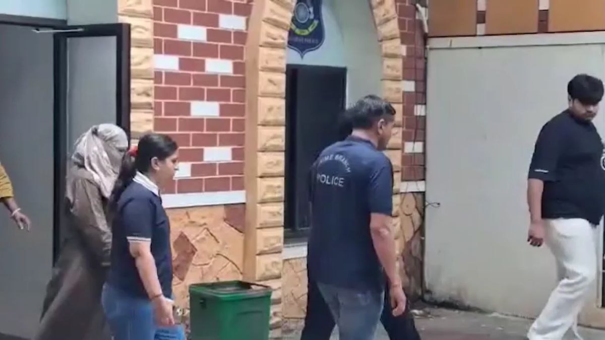 ahmedabad fraud man posed as builder cheated jewellers rs 4 crore 45 lakh family arrested ahmedabad fraud man posed as builder cheated jewellers rs 4 crore 45 lakh family arrested