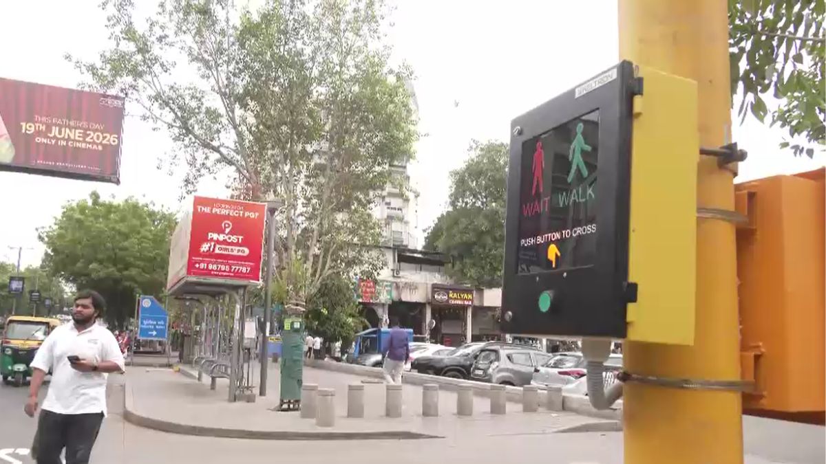 ahmedabad installs first pelican push button traffic signal for pedestrians on cg road ahmedabad installs first pelican push button traffic signal for pedestrians on cg road