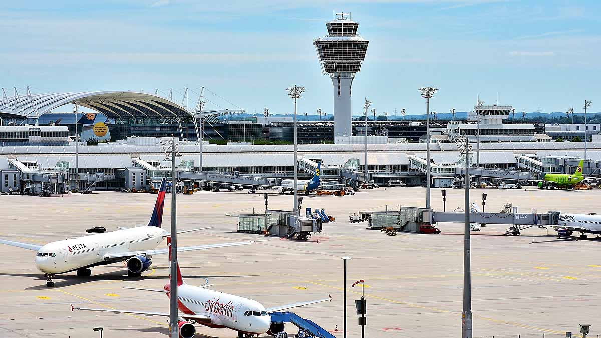 spicejet akasa air wing collision