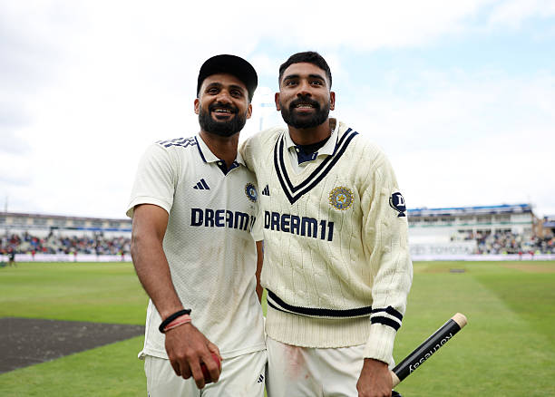 akash-deep-and-mohammed-siraj