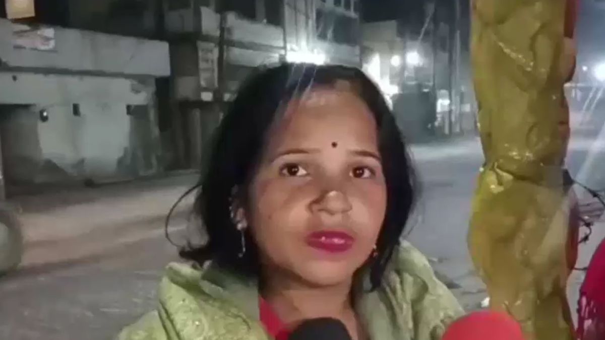 Aligarh 9 Year Old Girl Kanwar Prayer To Lord Shiva For Fathers Alcohol Addiction