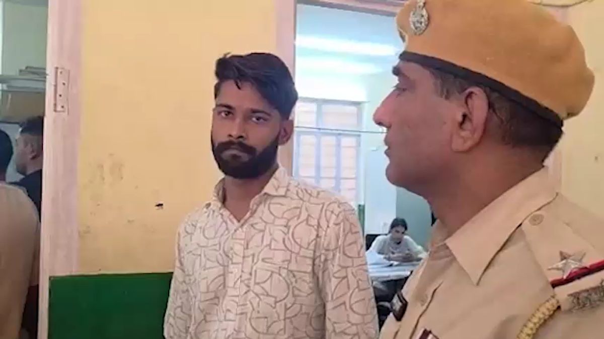 अलवर बैंक मैनेजर की खूबसूरत पत्नी का टैक्सी ड्राइवर से अफेयर, 50 लाख की डिमांड अलवर बैंक मैनेजर की खूबसूरत पत्नी का टैक्सी ड्राइवर से अफेयर, 50 लाख की डिमांड