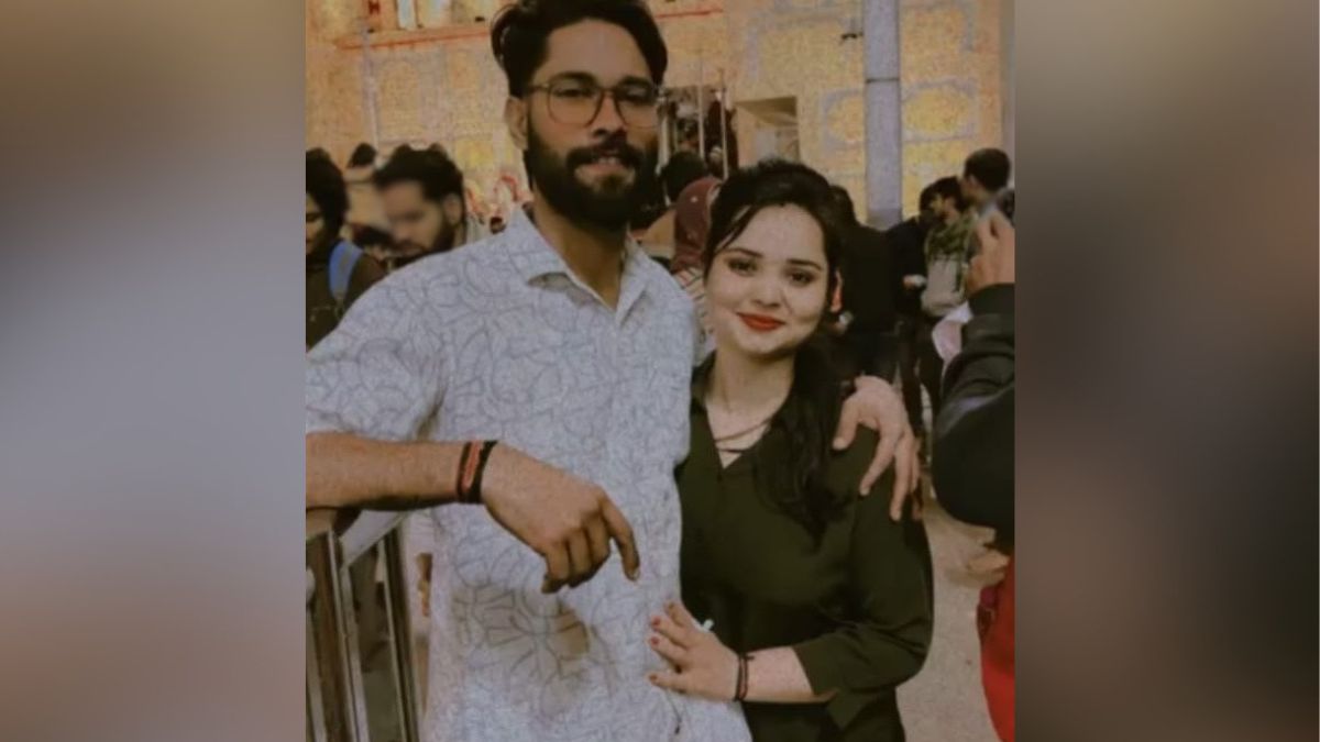 अलवर बैंक मैनेजर की खूबसूरत पत्नी का टैक्सी ड्राइवर से अफेयर, 50 लाख की डिमांड अलवर बैंक मैनेजर की खूबसूरत पत्नी का टैक्सी ड्राइवर से अफेयर, 50 लाख की डिमांड