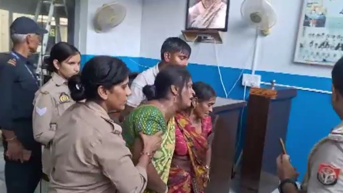 amethi nursing student found hanging hostel family alleges murder amethi nursing student found hanging hostel family alleges murder