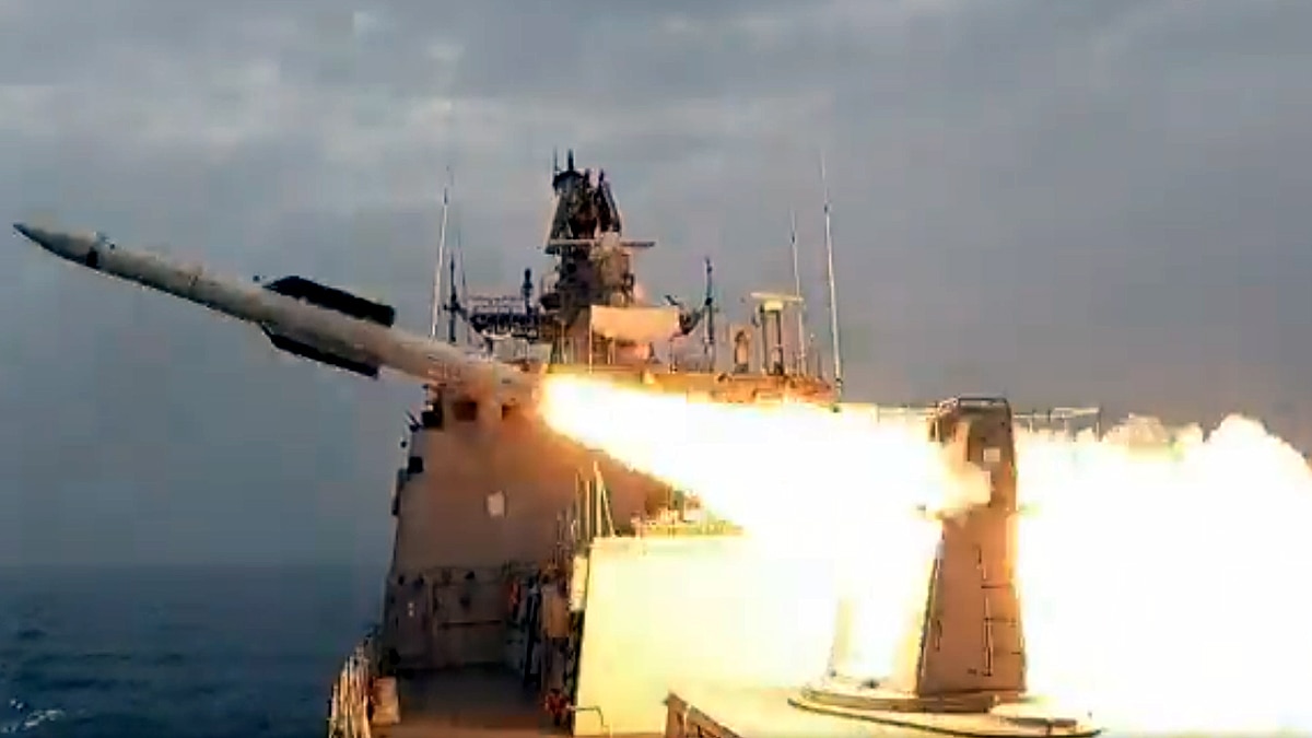 INS Vikramaditya Barak 1 VLSRSAM